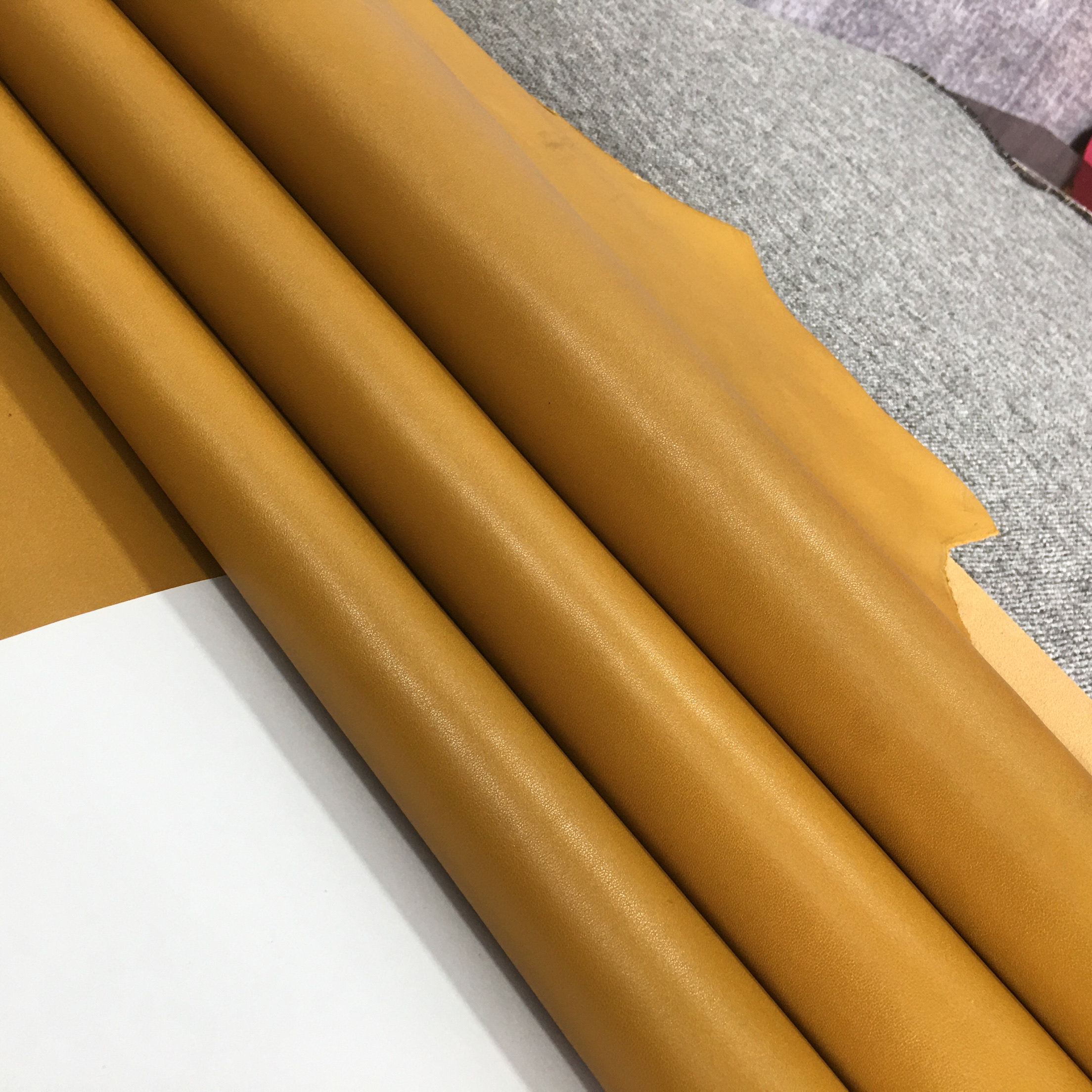 黄色平纹头层牛皮皮料库存清仓