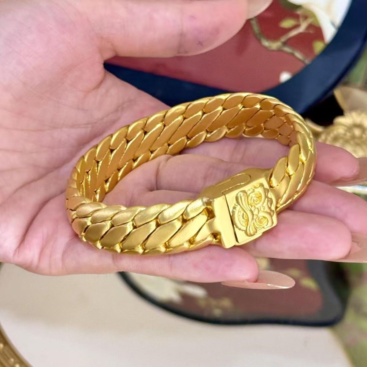 新款醒狮金色马鞭手链男士