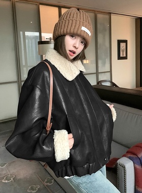 美拉德2025新款宽松复古羊羔毛pu皮衣加厚短款外套女冬机车皮夹克