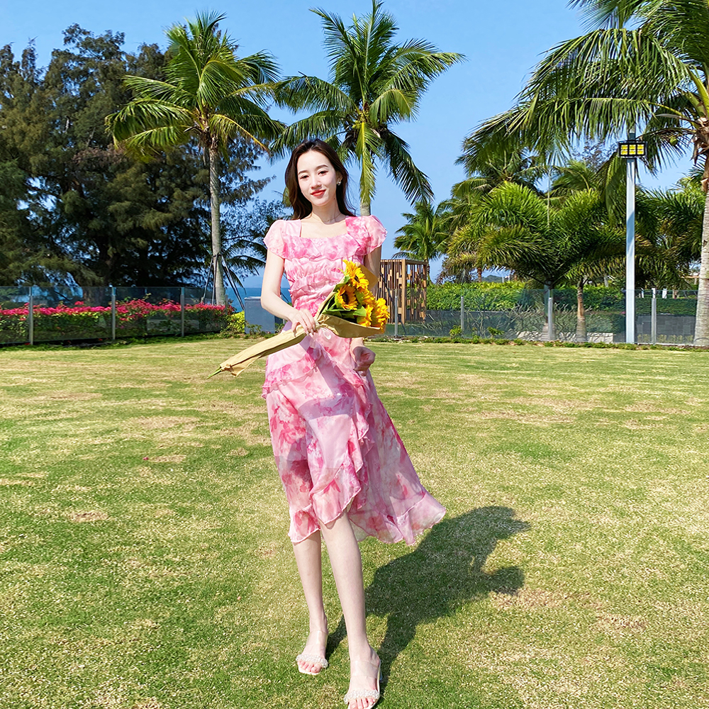 重工剪裁设计感仙女连衣裙女夏裙子新款不规则荷叶边开叉碎花长裙