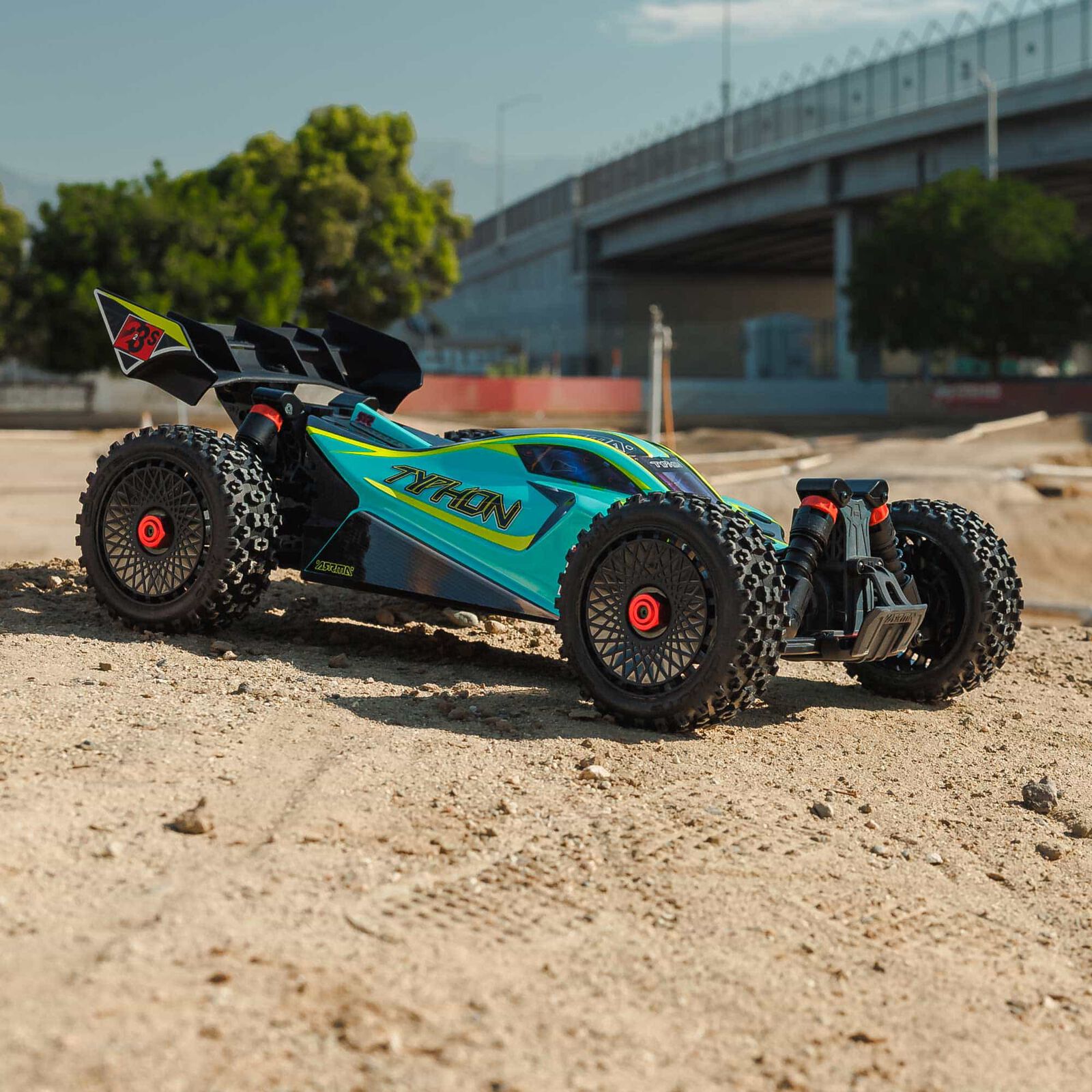 ARRMA1/8台风V4四驱电四驱车