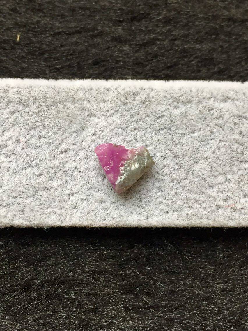 醒走 天然舒俱来老料桃红绿樱花粉原石小料爱心形裸石配石镶嵌