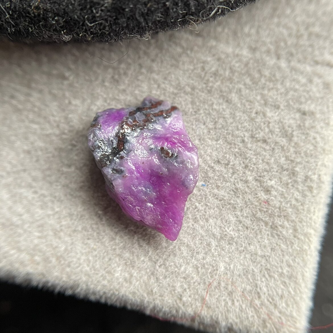 醒走 天然舒俱来老料玉化冰透桃红苏纪石原石小料裸石原料