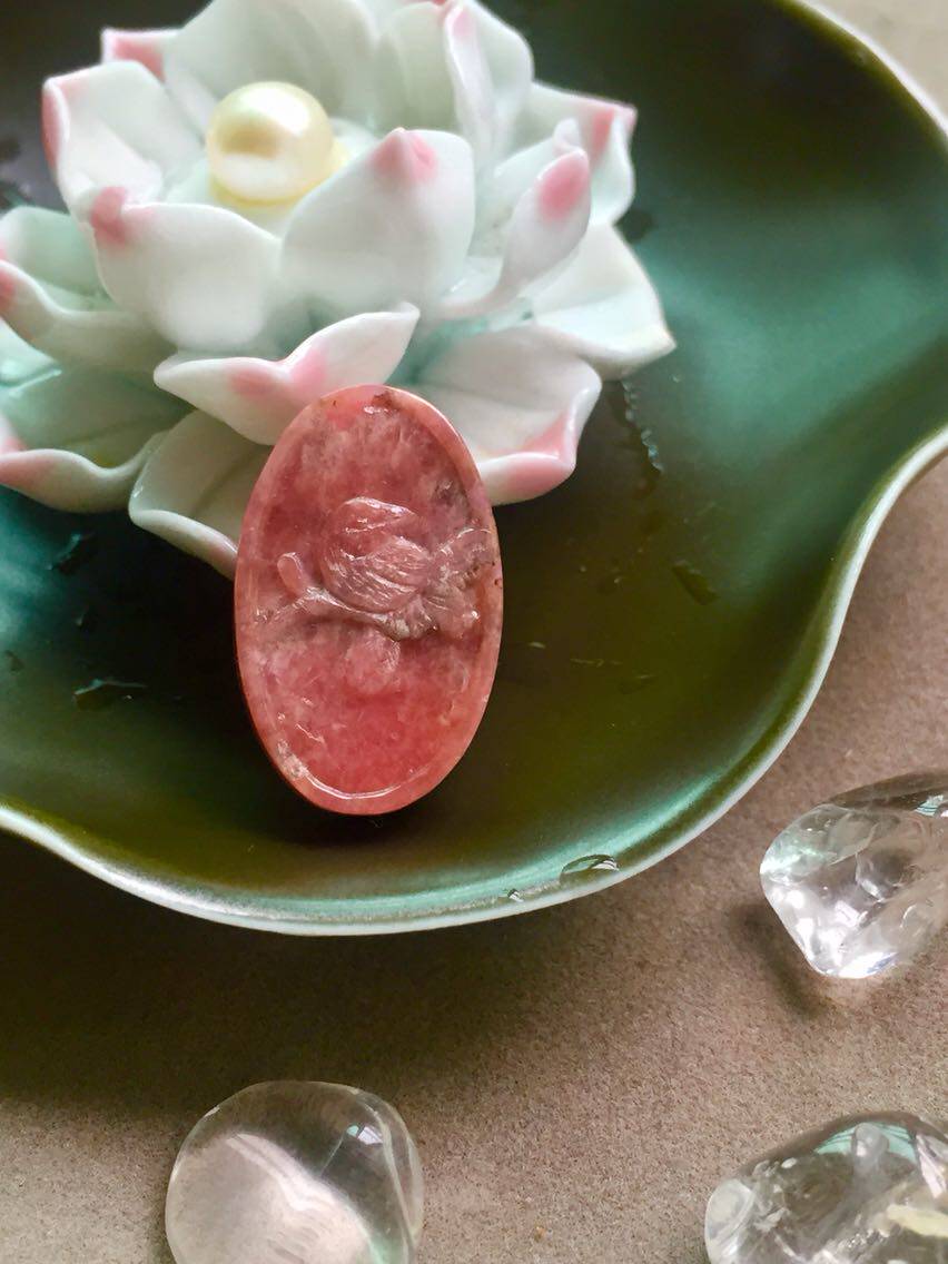 醒走稀有天然舒俱来橘色橙色复古雕刻牌椭圆花鸟牌吊坠苏纪石雕件