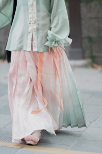 禅山记影青釉里红百迭窄袖 褙子宋制汉服长干寺褙子现货