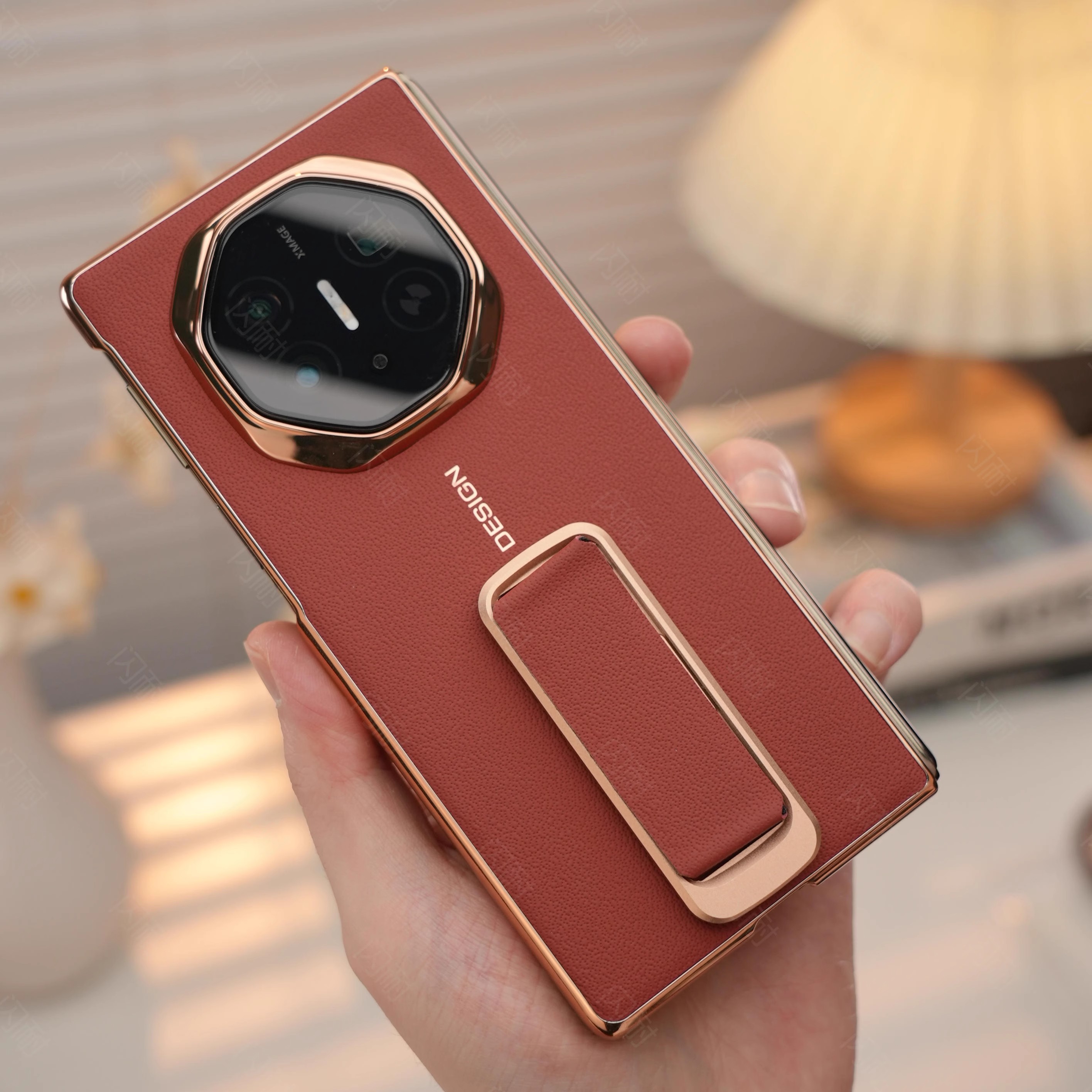 适用华为MateXT腕带支架手机壳二合一新款商务Matex5三折叠保护套matex6高档商务旋转支架防摔腕带外壳