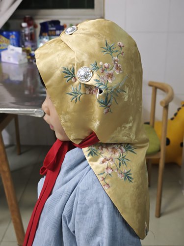 玺儿制作童装 风帽黄
