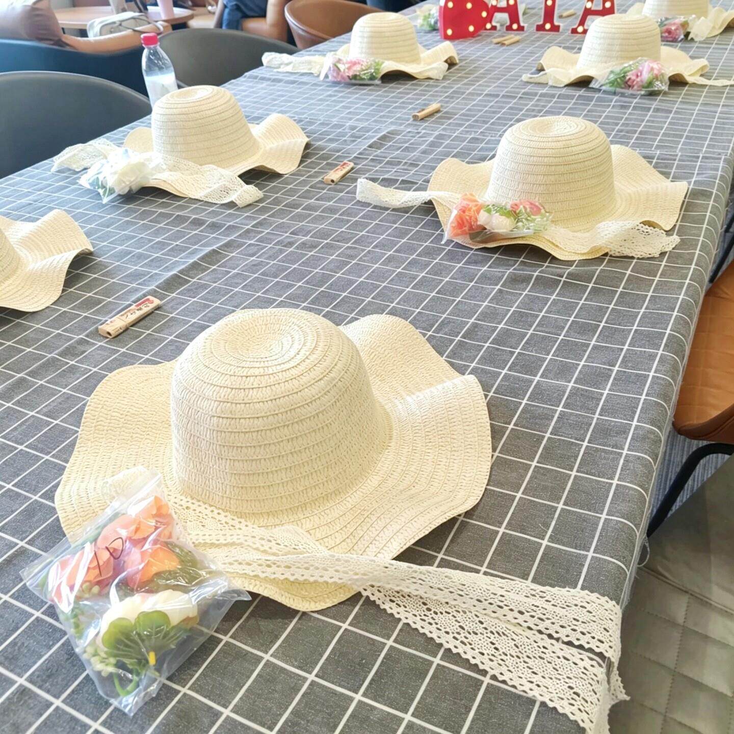 幼儿园环创手工DIY草帽美工区