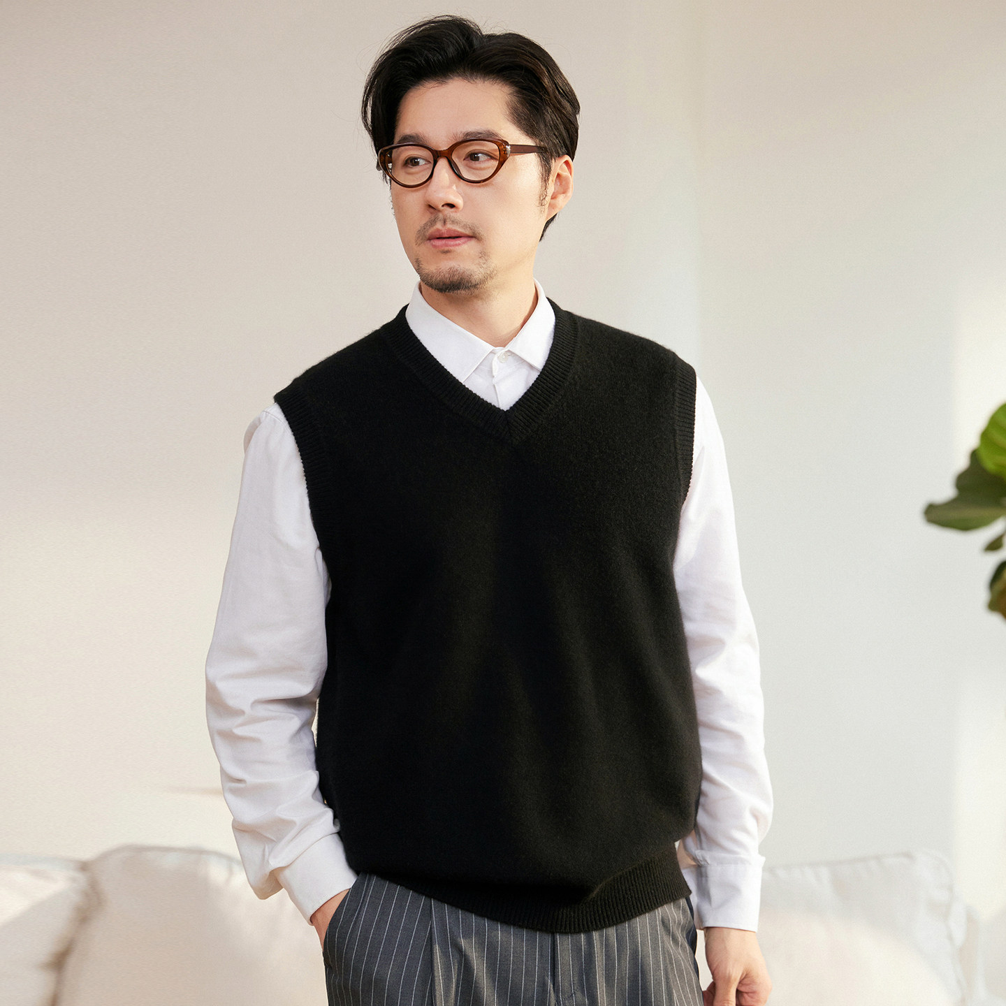 秋冬100%纯山羊绒V领针织毛衣男
