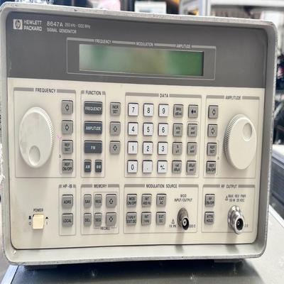 HP8647A 频率合成器可正常使用成色如图{天意设备}
