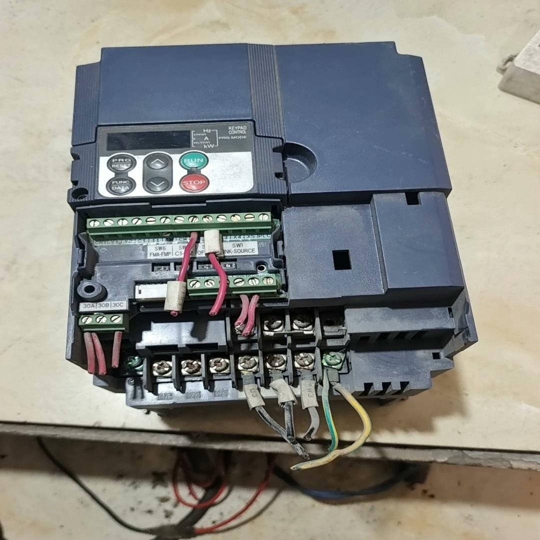 富士变频器37kw成色如图功能完好现场拆机缺个下盖{天意设备}