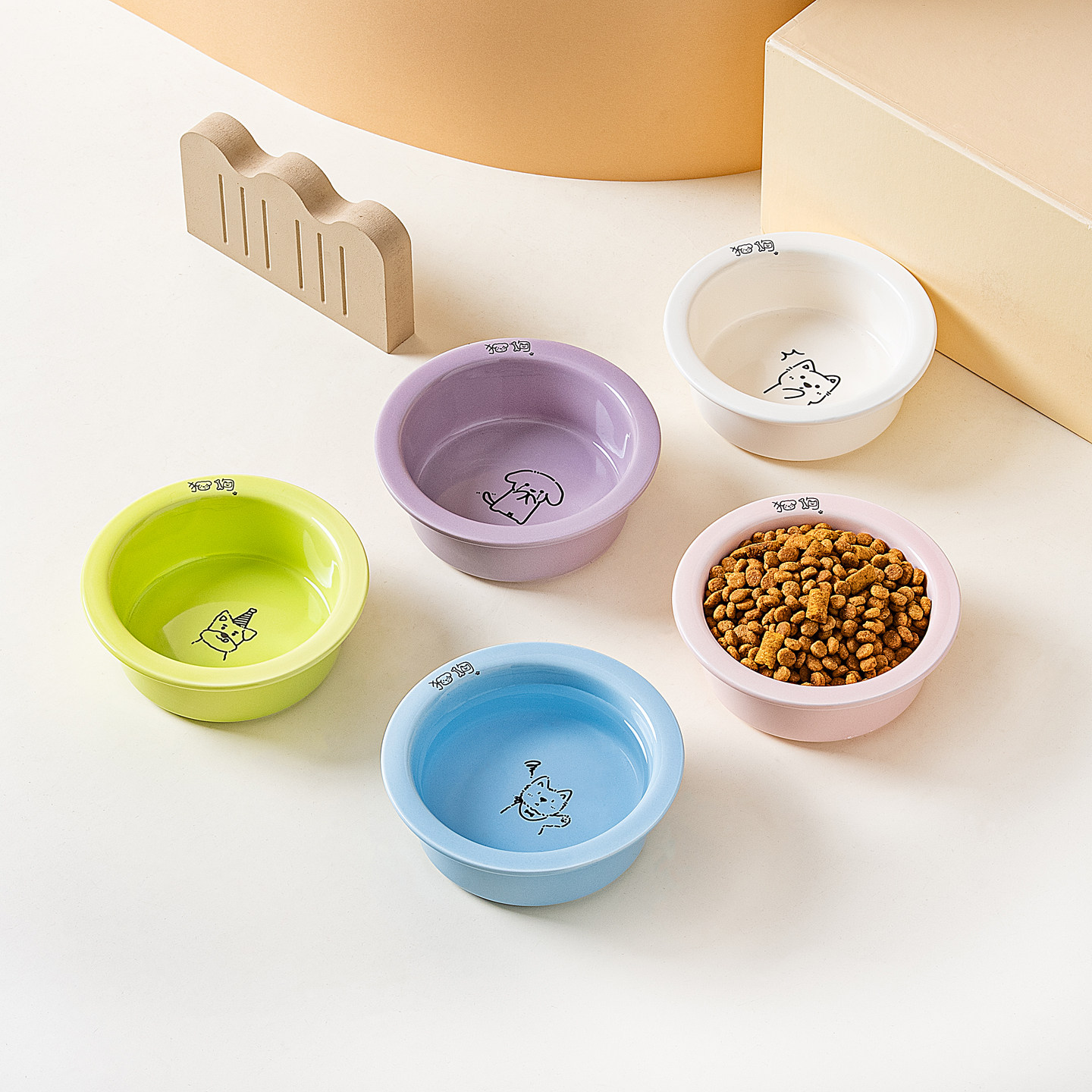 新型猫碗陶瓷大口径猫罐头专用碗多猫食盆可爱宠物用品猫咪飞碟碗