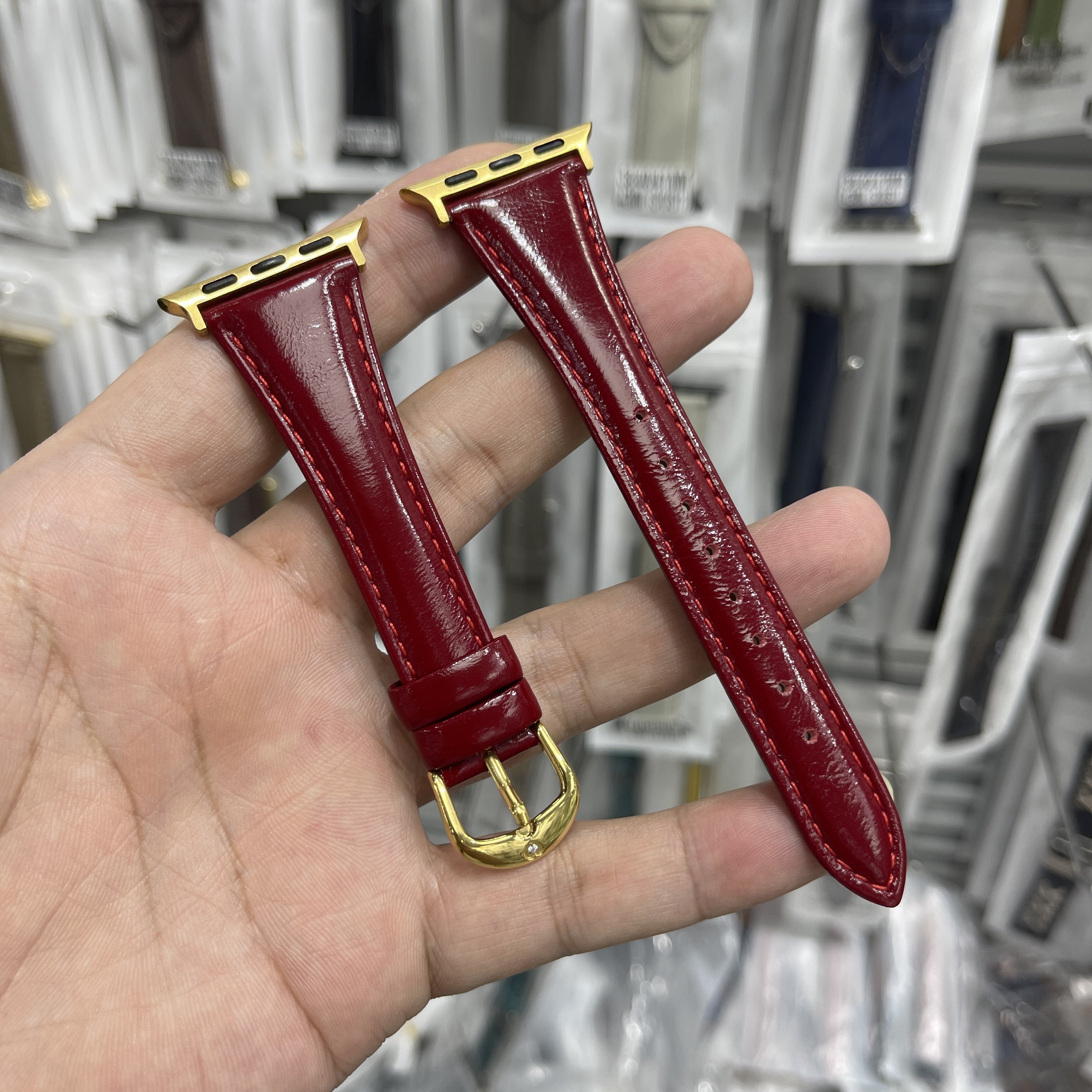 适用苹果AppleWatch安哥拉红桃心钻高级感iwatch11手表带油腊真皮