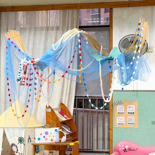 幼儿园大班编织区域环创材料包教室空中隔断吊饰彩虹毛线手工diy