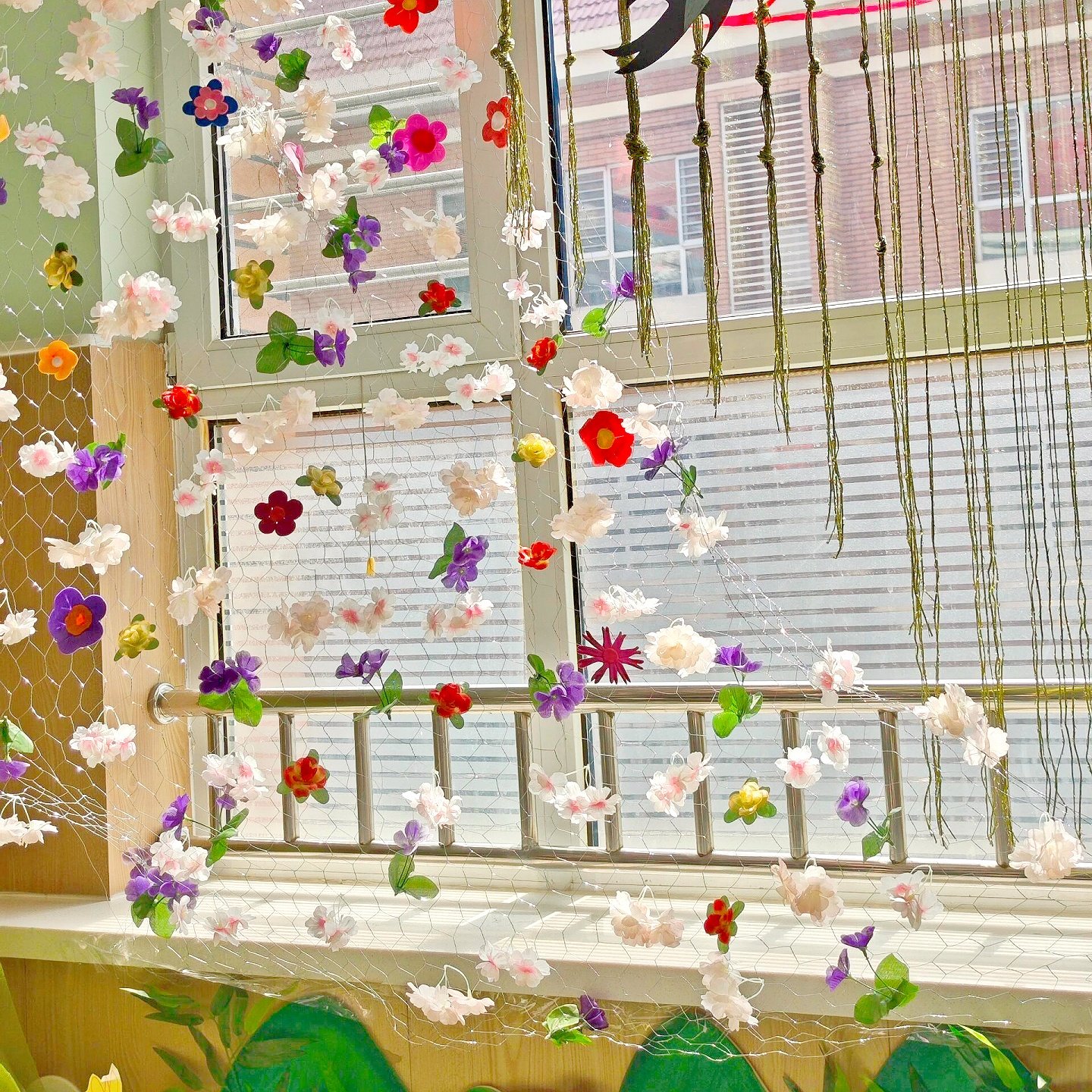 幼儿园春夏花主题环创美工区吊饰蝴蝶植物角开学布置走廊墙面装饰