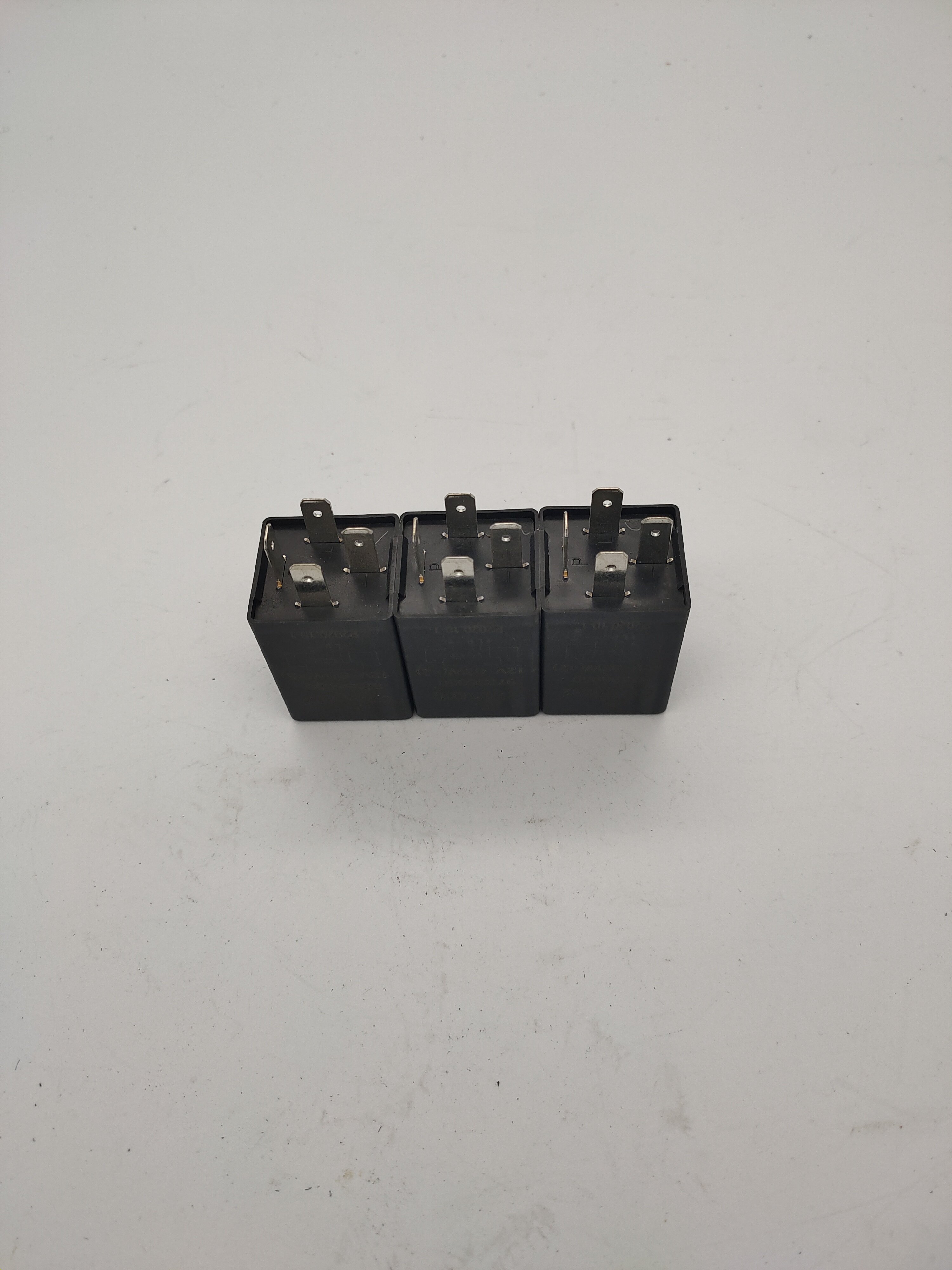 依维柯 跃进轻卡电子12v 63w闪光继电器  双跳转向继电器97336950