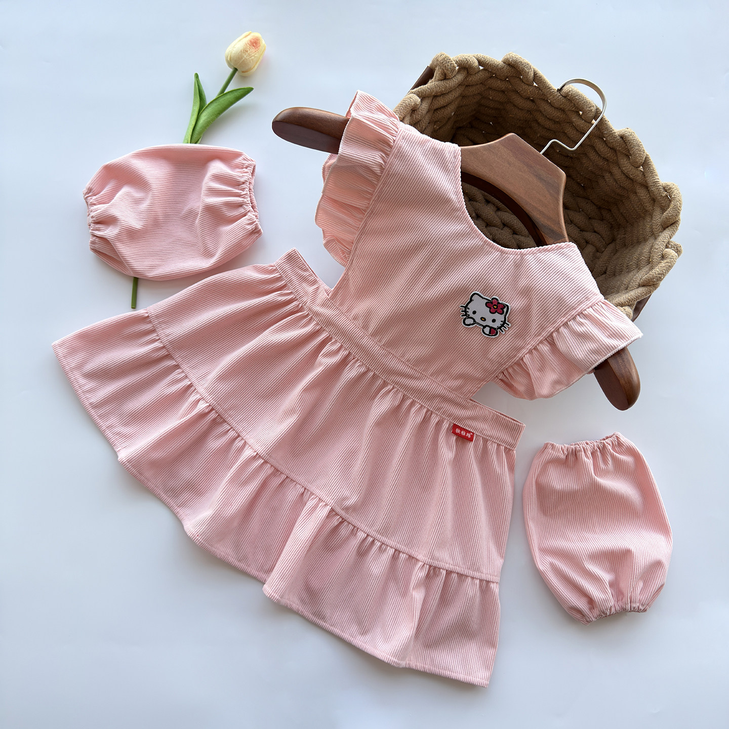 宝宝罩衣女孩冬季洋气羽绒服女童灯芯绒儿童围裙新款好看公主围兜,童装/婴儿装/亲子装,反穿衣/罩衣,淘宝优惠券,粉丝福利购,淘宝优惠卷