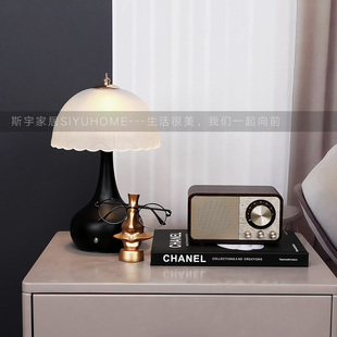 卧室装 搭配 饰房间布置样板间床头柜饰品台灯相框道具摆件家饰软装