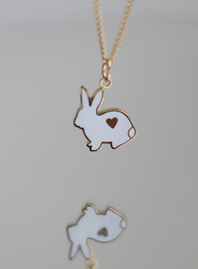 白兔滴胶爱心钛钢镀金锁骨链