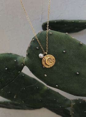 小月亮淡水珍珠钛钢镀金锁骨链