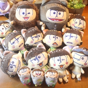 日单 阿松先生おそ松くん毛绒袖珍迷你公仔挂件 可爱圆滚滚吊饰