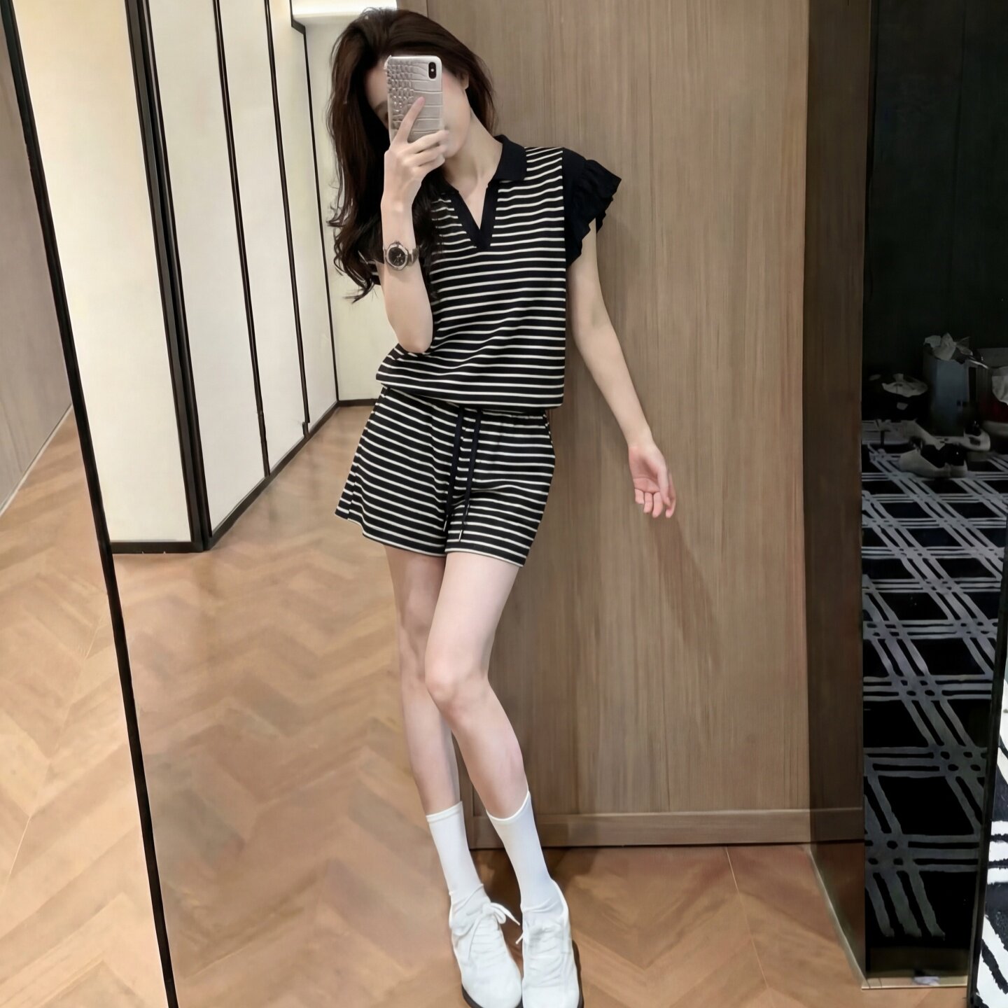 时尚条纹V领短袖运动套装女夏季新款休闲风宽松显瘦短裤两件套潮