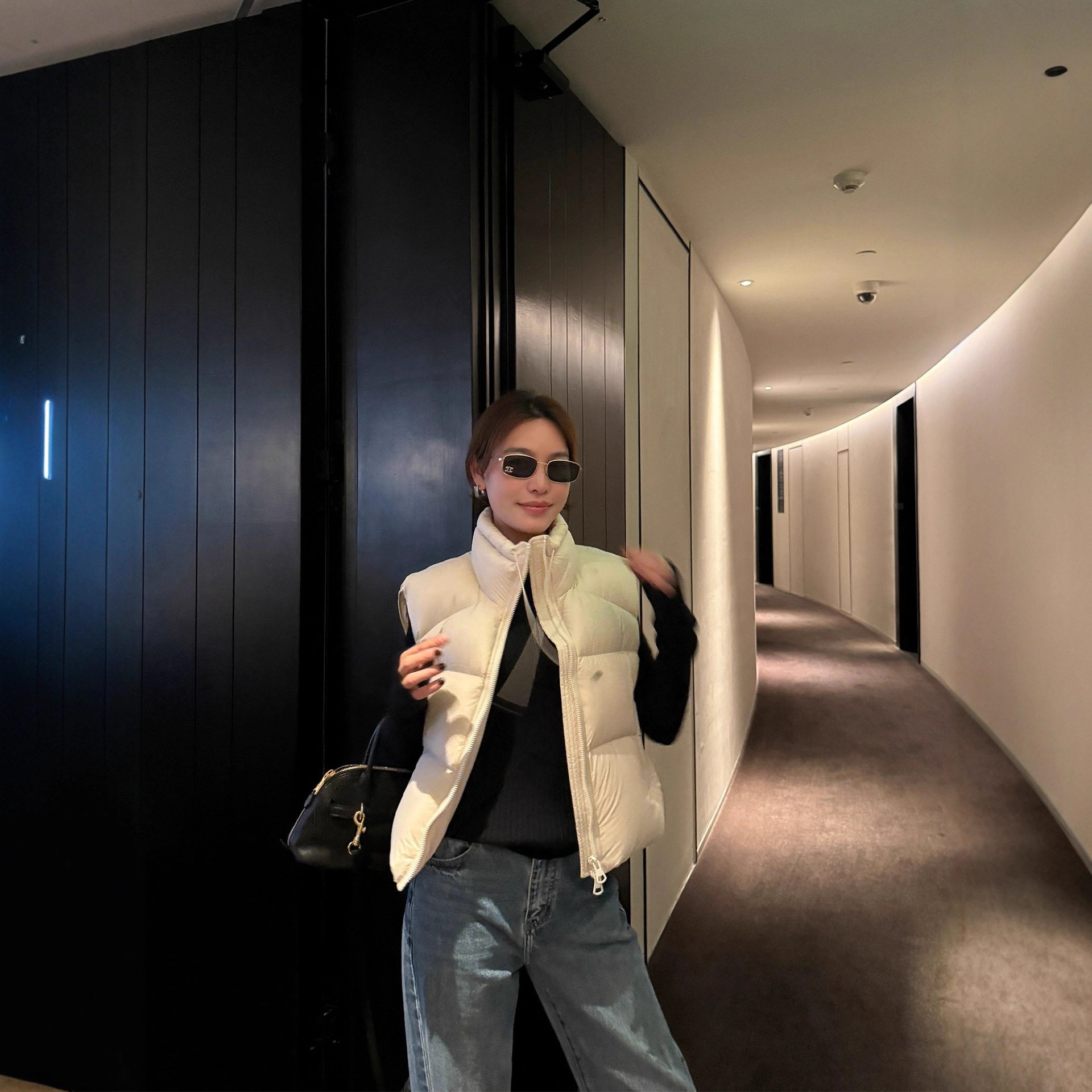 欧货加厚泡芙羽绒服女2025年新款马甲外穿坎肩立领加厚背心面包