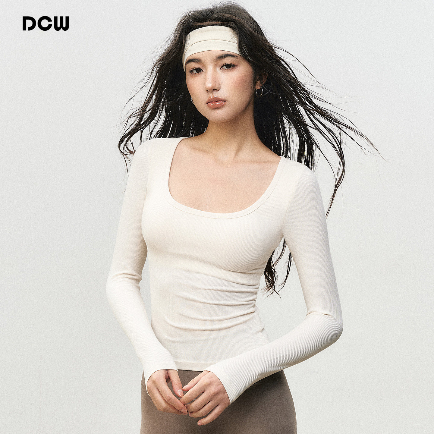 DCW带胸垫普拉提健身瑜伽上衣女方领修身显瘦运动训练长袖打底衫,运动/瑜伽/健身/球迷用品,瑜伽t恤,淘宝优惠券,粉丝福利购,淘宝优惠卷