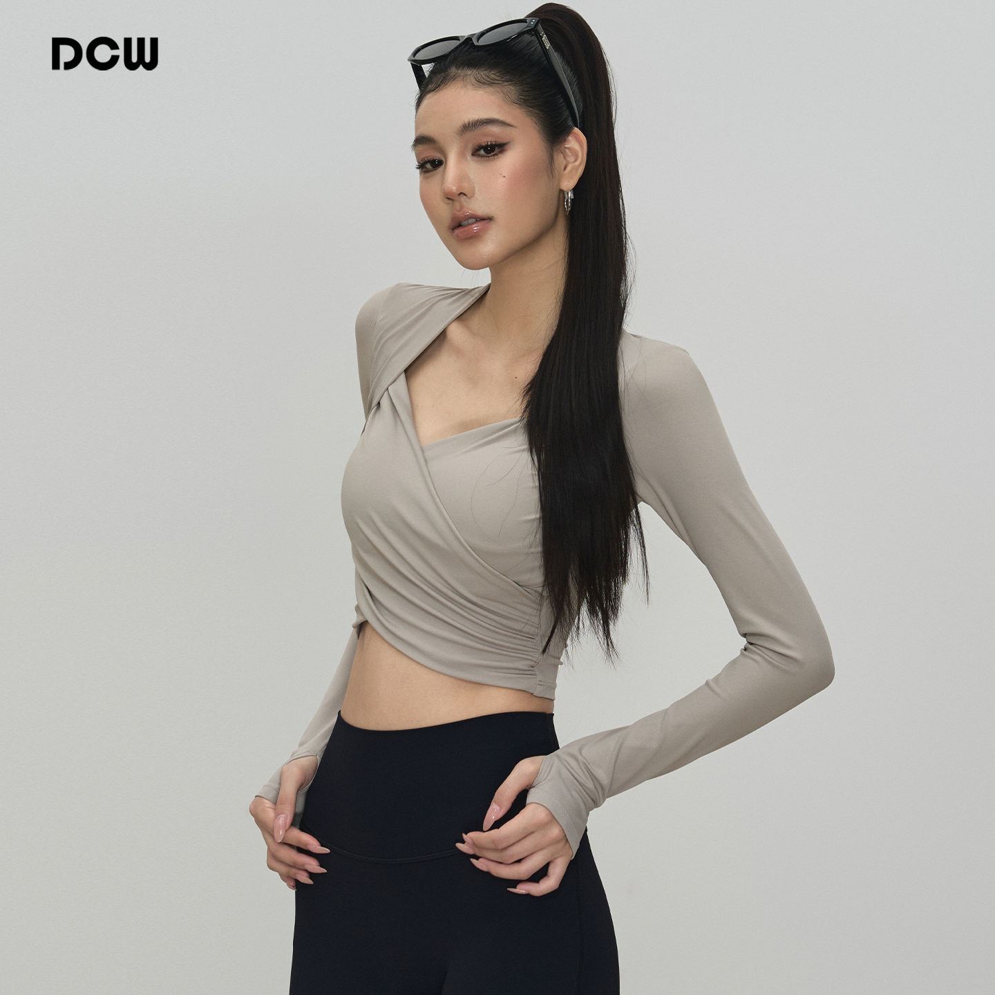 DCW普拉提瑜伽上衣女紧身显瘦带胸垫露脐运动长袖跑步训练健身t恤