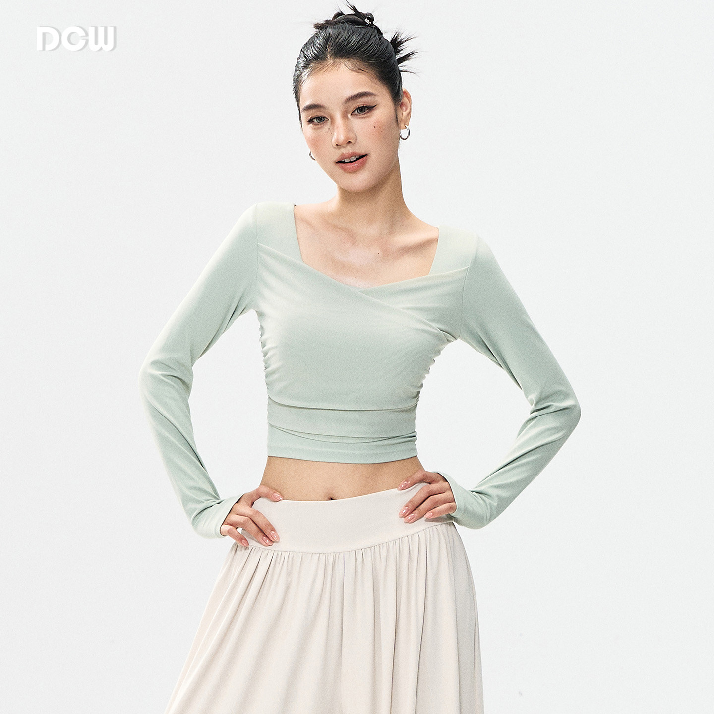 DCW带胸垫运动长袖上衣短款紧身网纱拼接普拉提训练绝美瑜伽服T恤