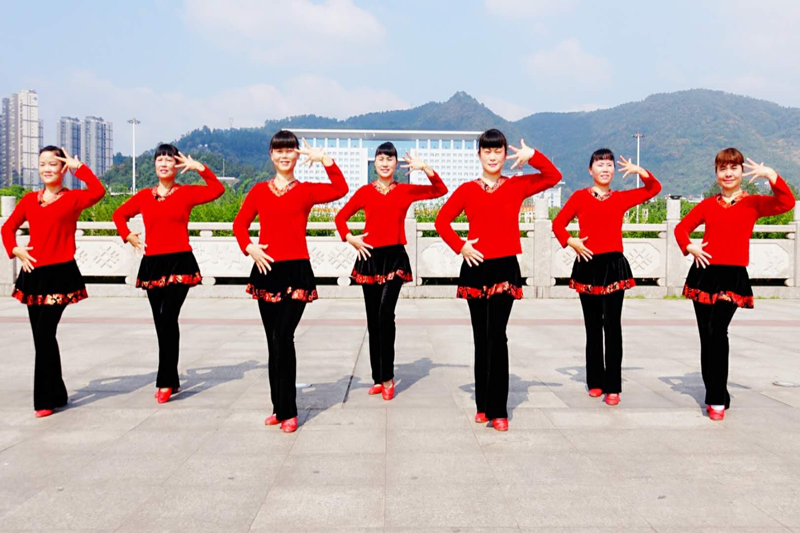 吉美广场舞服装新款套装裙子长袖中老年跳舞衣服裙裤女成人舞蹈服