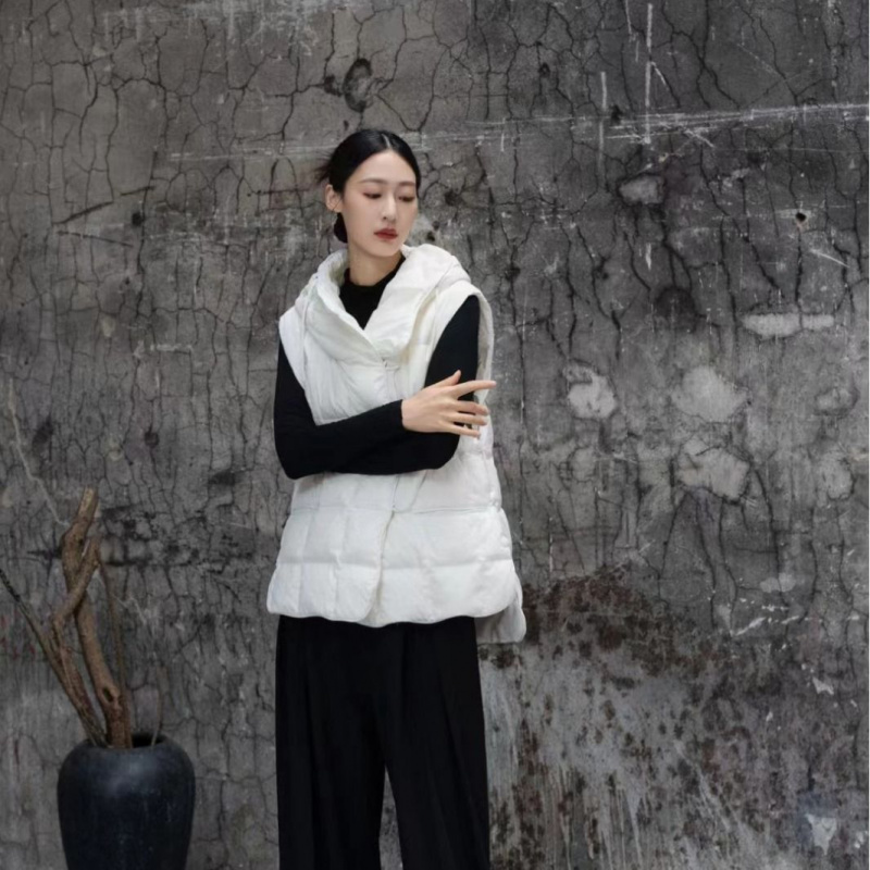 无袖高级感小众纯色格子2025年秋冬羽绒背心马夹连帽羽绒服马甲女