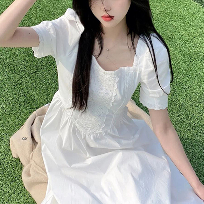 高级感白色方领泡泡袖连衣裙女夏