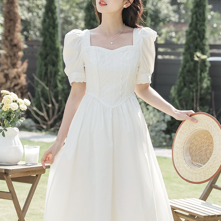 白色方领泡泡袖连衣裙女夏清纯少女长裙夏季法式桔梗收腰显瘦裙子 - 实物图