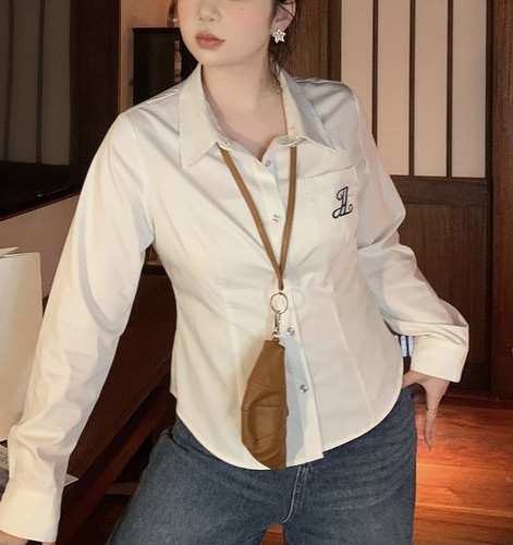 大码女装微胖mm气质长袖白色刺绣衬衫收腰显瘦设计感百搭上衣秋季