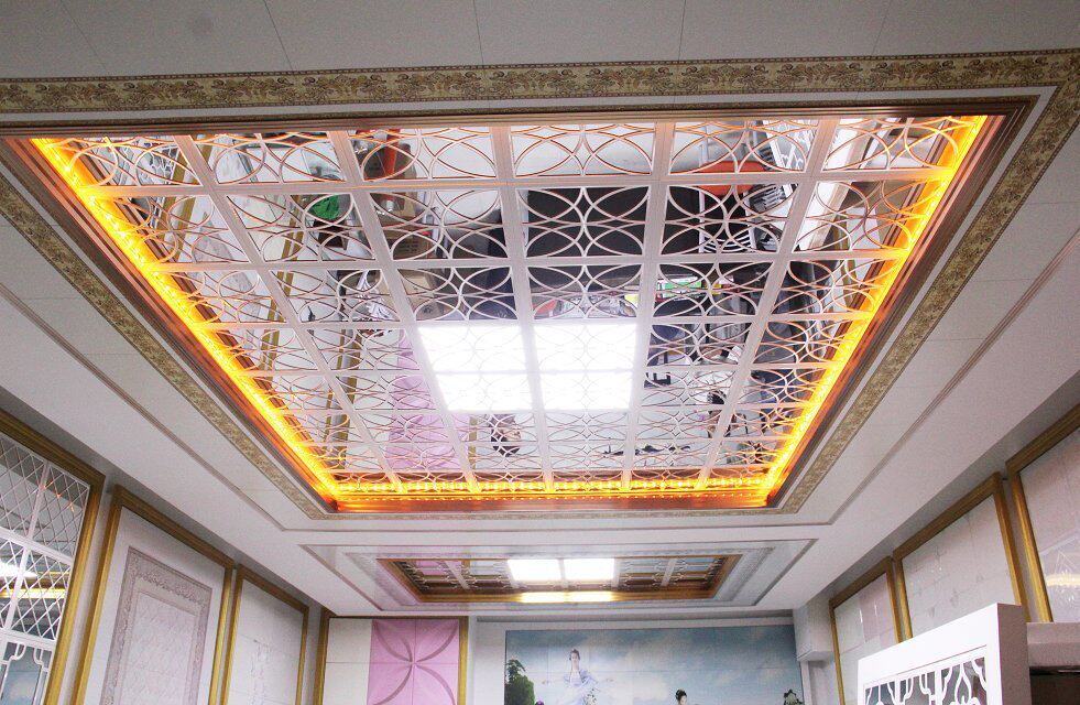 装修客厅餐厅卫生间吊顶集成材料 镜面扣板铝天花板模块桃心窗花