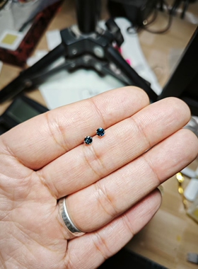 18k白金天然山东蓝宝石耳钉简单百搭款3A级品质3.5mm精选