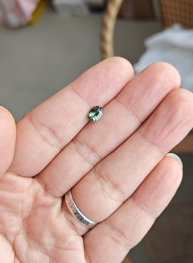 天然山东蓝宝石裸石AAA级蓝绿黄火彩昌乐蓝宝石戒面5*7 02132号