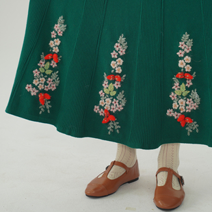 脸儿艺原创手工绣花果子 A字摆半身裙 祖母绿465满绣立体羊毛针织