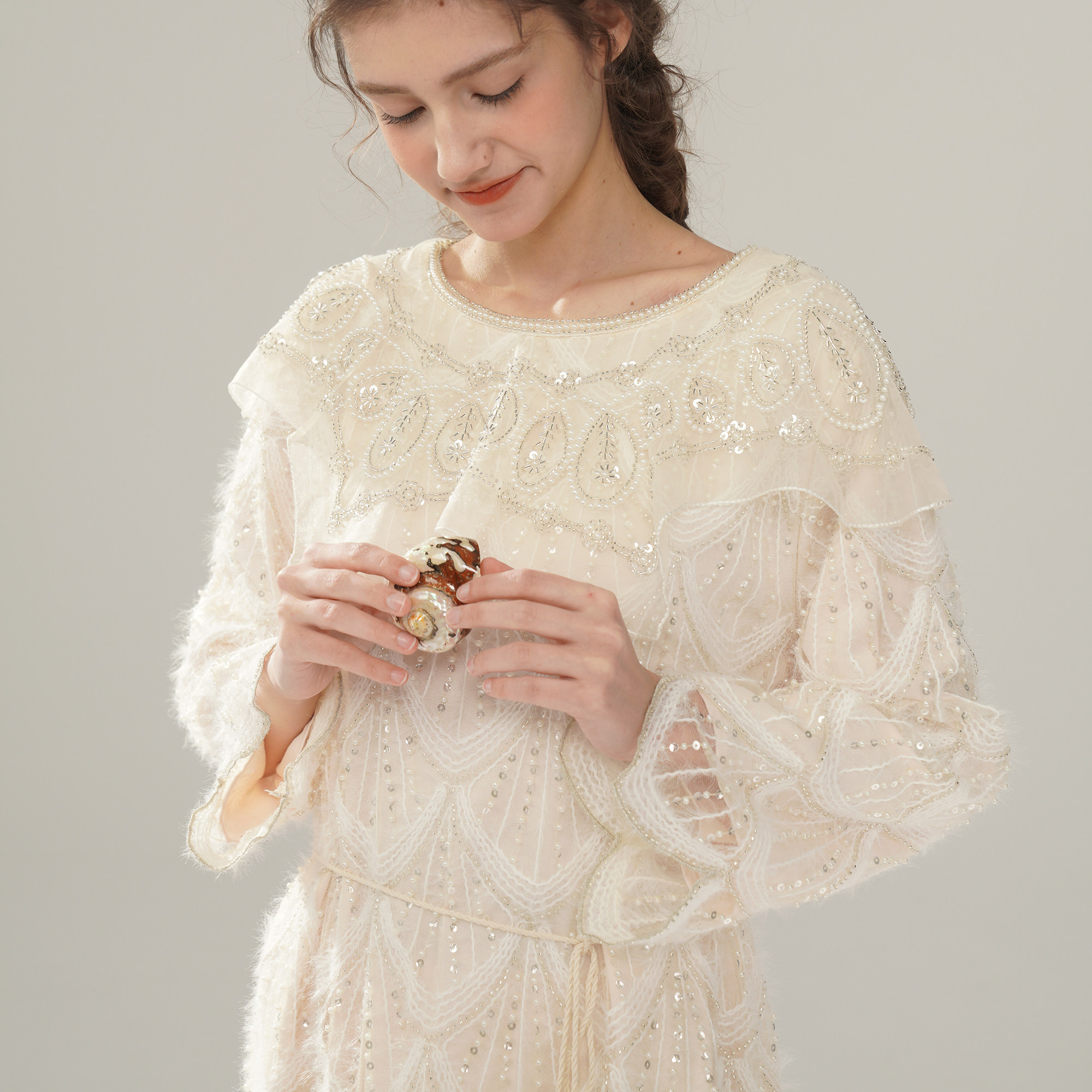 脸儿艺 重磅手工 立体毛茸茸 通身法式刺绣钉珠雪绒花 宽松连衣裙