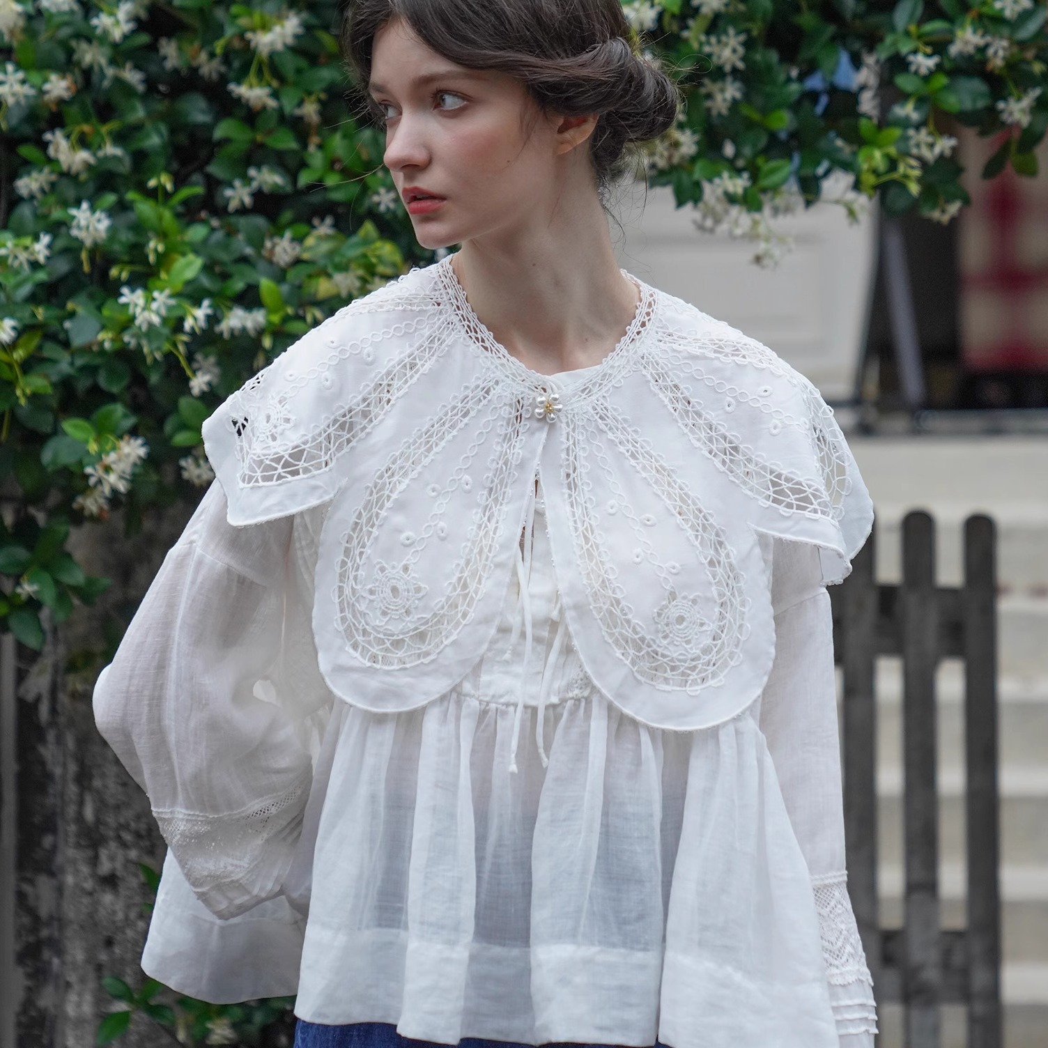 脸儿艺大花瓣手工钉珠领子