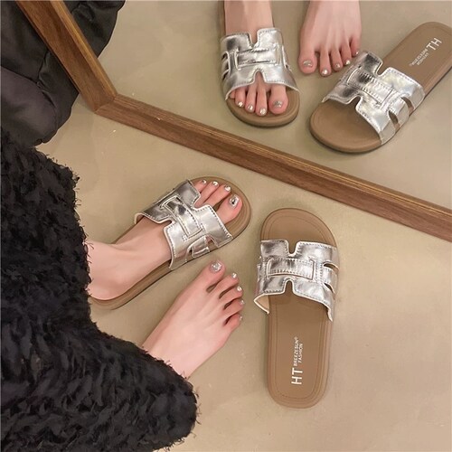 高级感拖鞋女外穿2026夏季新款法式仙女风配裙子平底凉拖沙滩一字