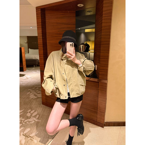 Here yaya shop 无糖可颂时髦复古随意好驾驭麂皮绒立领外套