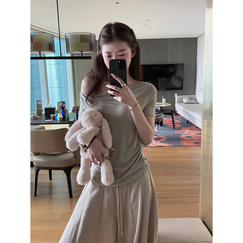 Here yaya shop 燕麦奶片温柔感天丝羊毛多种穿法显瘦高弹绵绵t