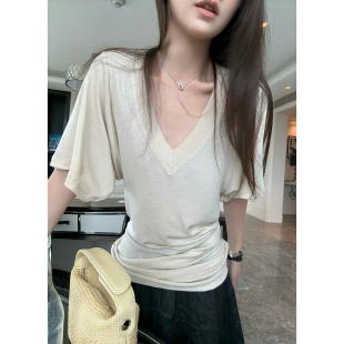 Here yaya shop 椰香牛乳小蛮腰即时感莱赛尔羊毛纸片人掐腰v领t