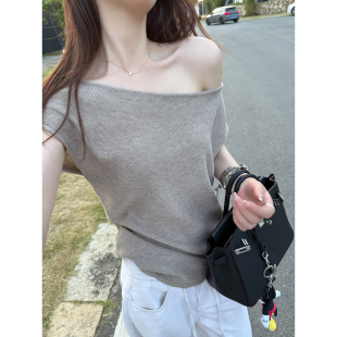 燕麦拿铁松弛vibe真丝亚麻斜肩高品慵懒针织衫 shop 女 yaya Here
