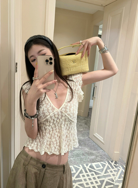 Here yaya shop 奶芙雪顶全定制温柔精致微透感蕾丝v领纯欲上衣