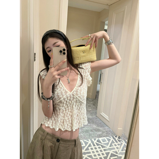 Here yaya shop 奶芙雪顶全定制温柔精致微透感蕾丝v领纯欲上衣