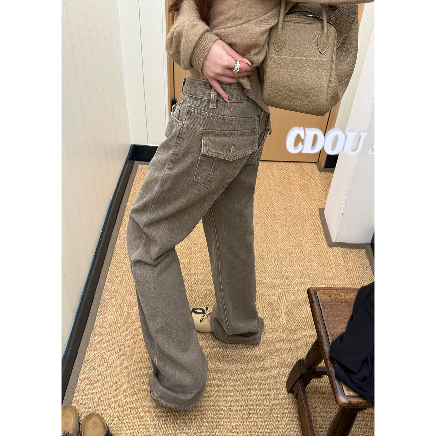 Here yaya shop 热奶咖嗲里嗲气版型微妙重工砂洗显高微喇牛仔裤图片