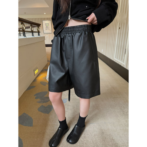 Here yaya shop 8.8 NEW 时髦复古调调特殊工艺复合蛋白pu皮中裤